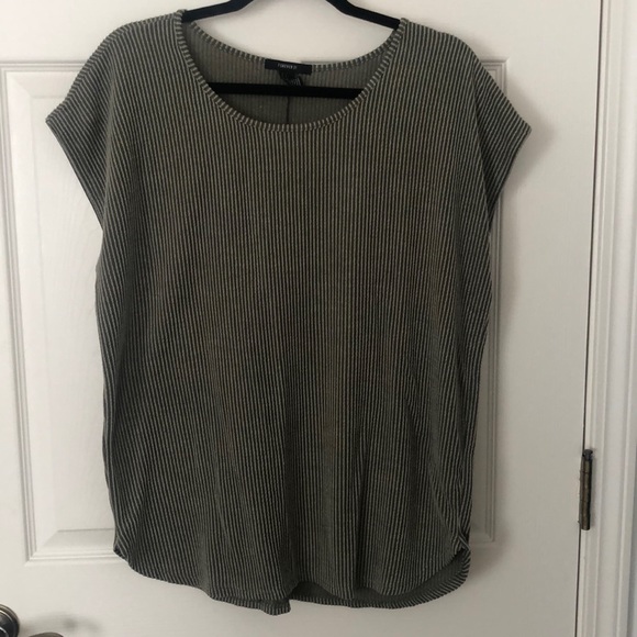 Green casual tee - Picture 1 of 3